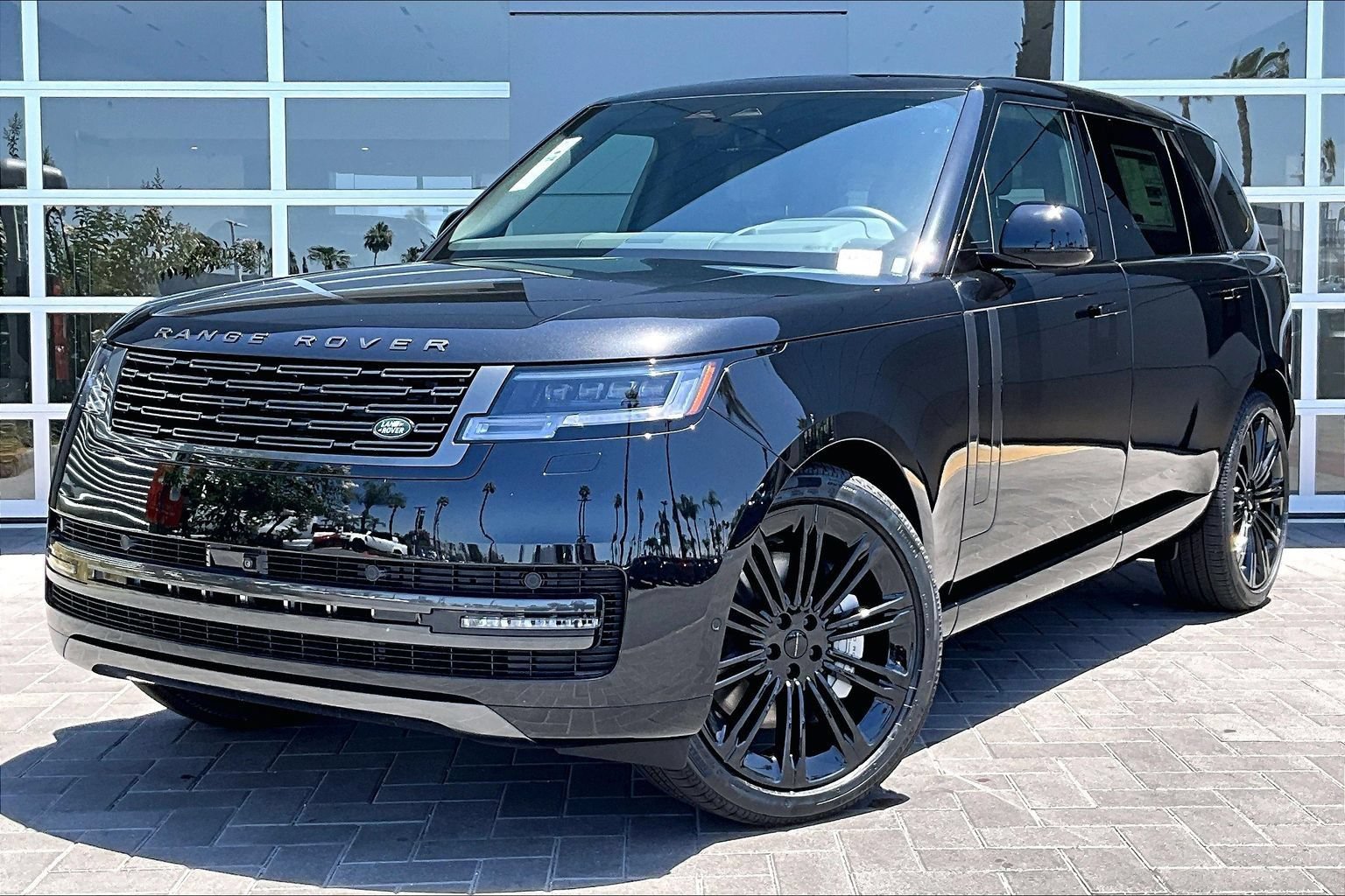New 2026 Land Rover Range Rover Long Wheelbase SE AWD/4WD image 1