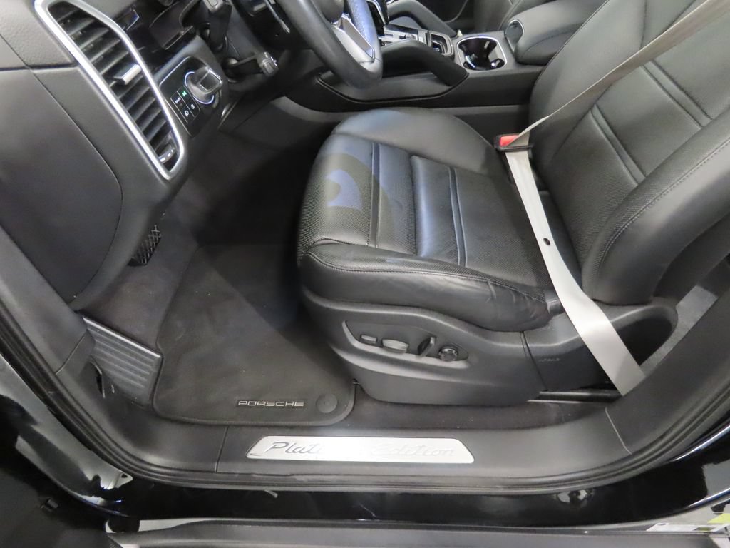 Certified 2023 Porsche Cayenne Coupe AWD/4WD image 41