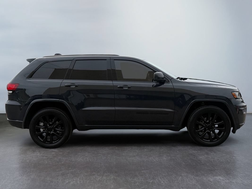 Used 2018 Jeep Grand Cherokee Altitude RWD image 4