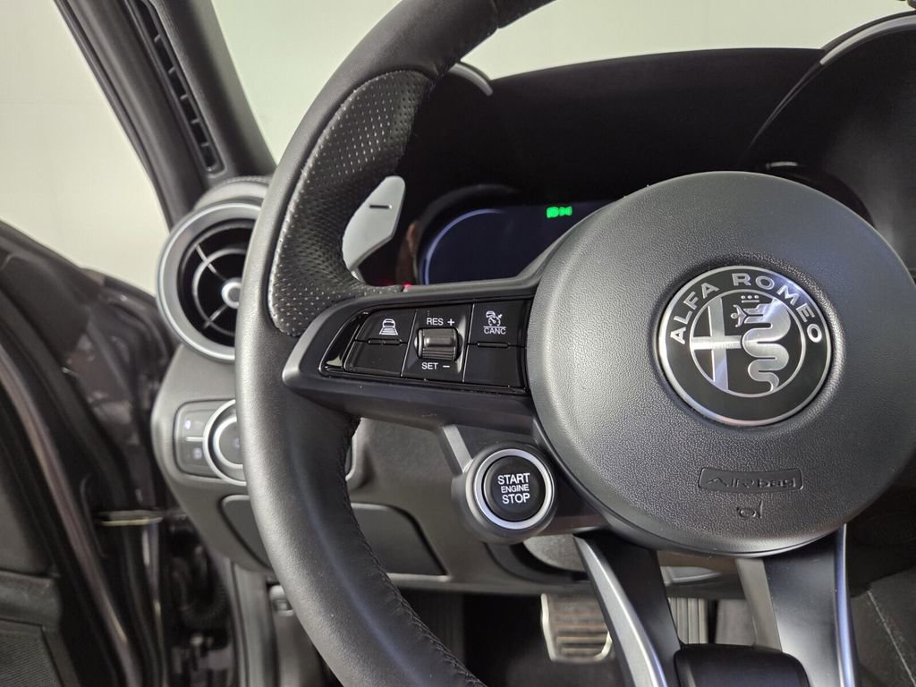 Used 2024 Alfa Romeo Giulia Veloce image 18