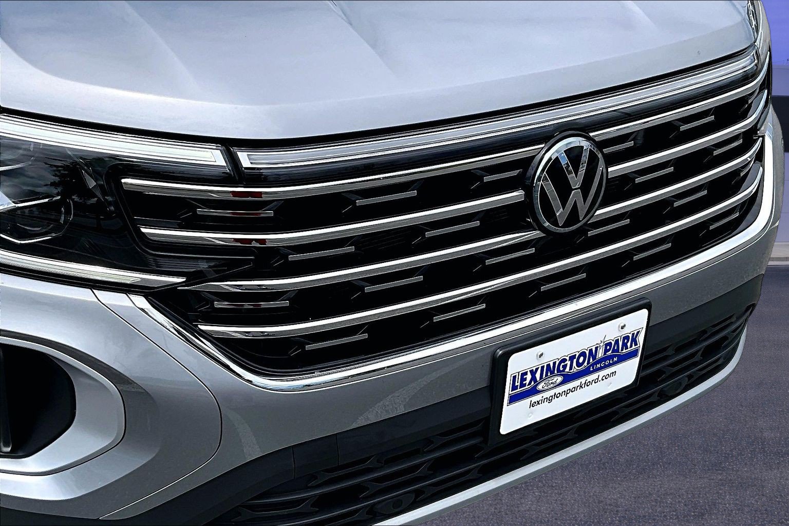 Used 2025 Volkswagen Atlas SEL AWD/4WD image 34