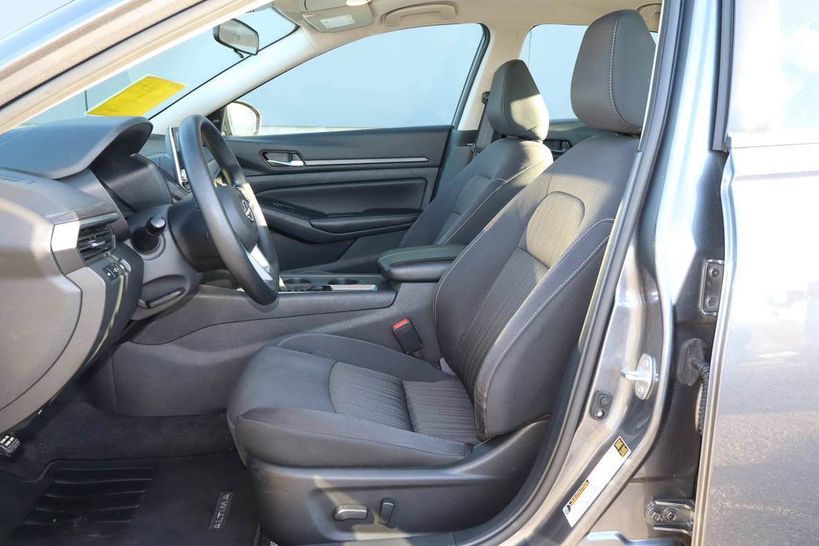 Used 2025 Nissan Altima 2.5 SV FWD image 7