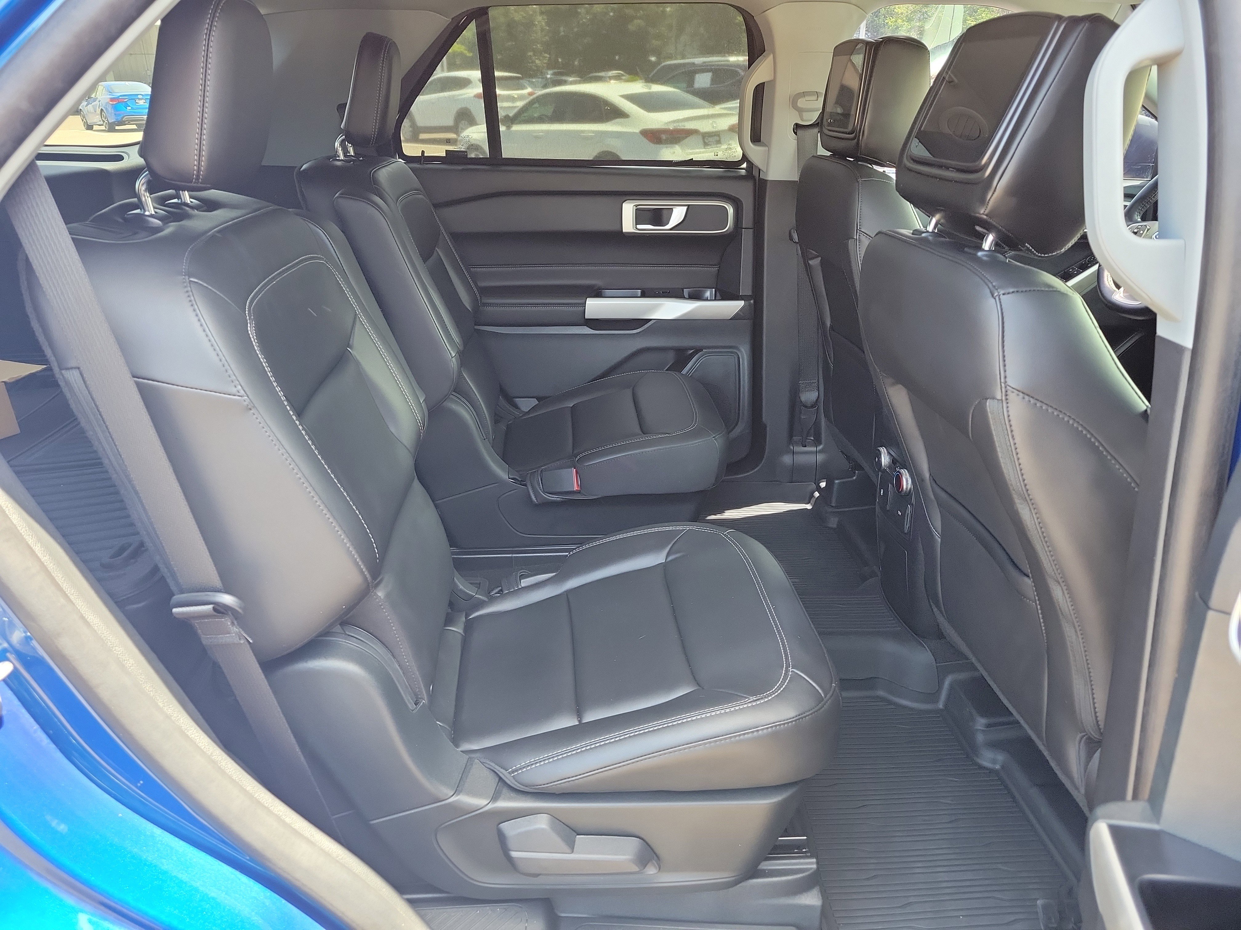 Used 2022 Ford Explorer XLT w/ Equipment Group 202A image 10