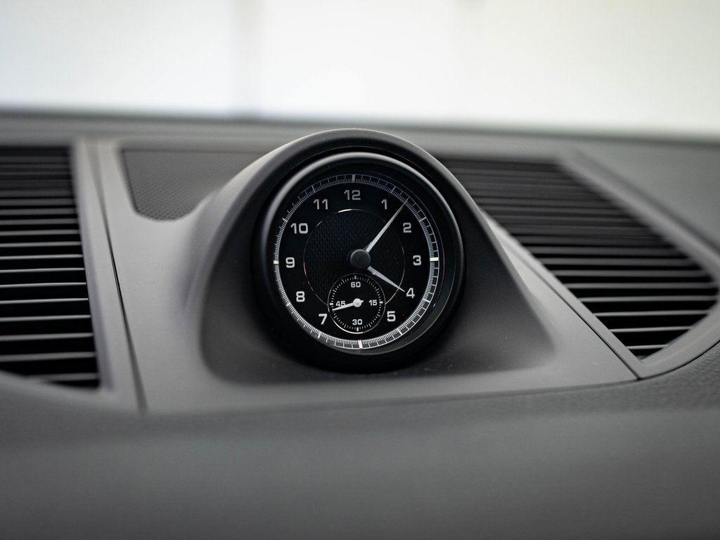 Certified 2025 Porsche Macan image 30