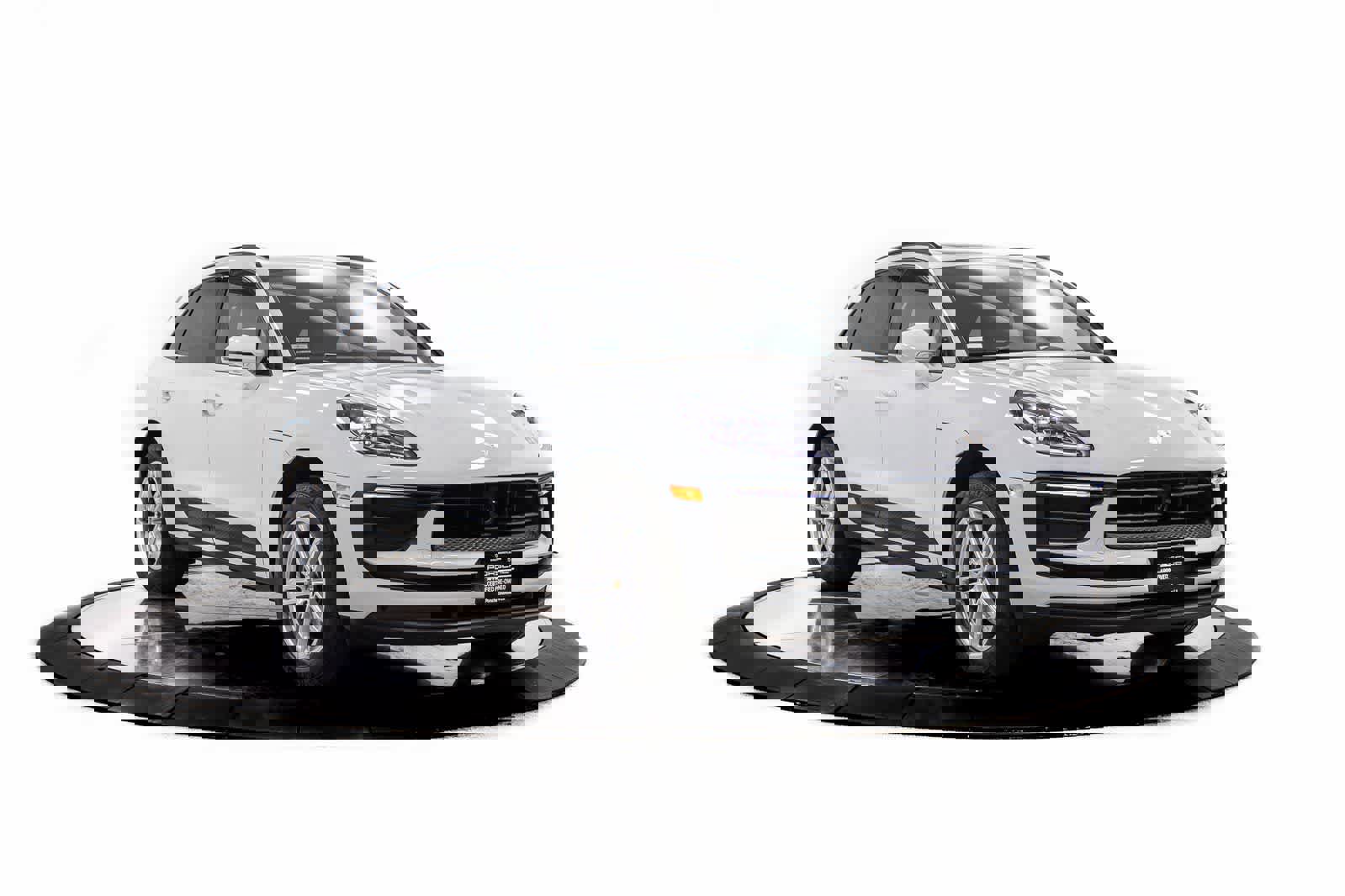 Certified 2023 Porsche Macan image 9