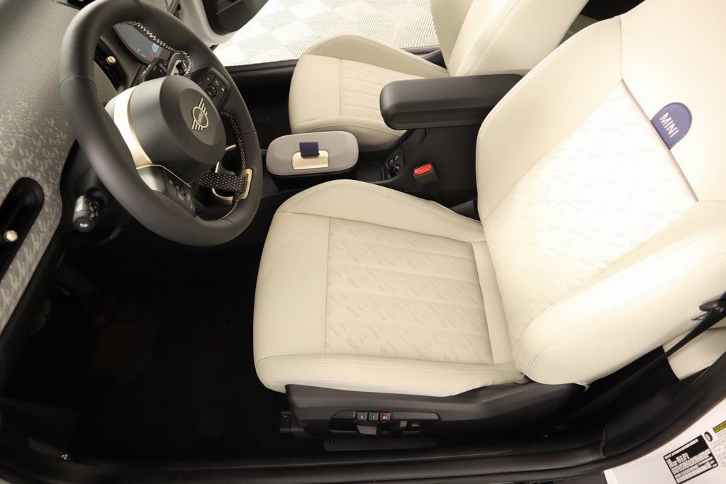 New 2025 MINI Cooper 2-Door Hardtop image 12