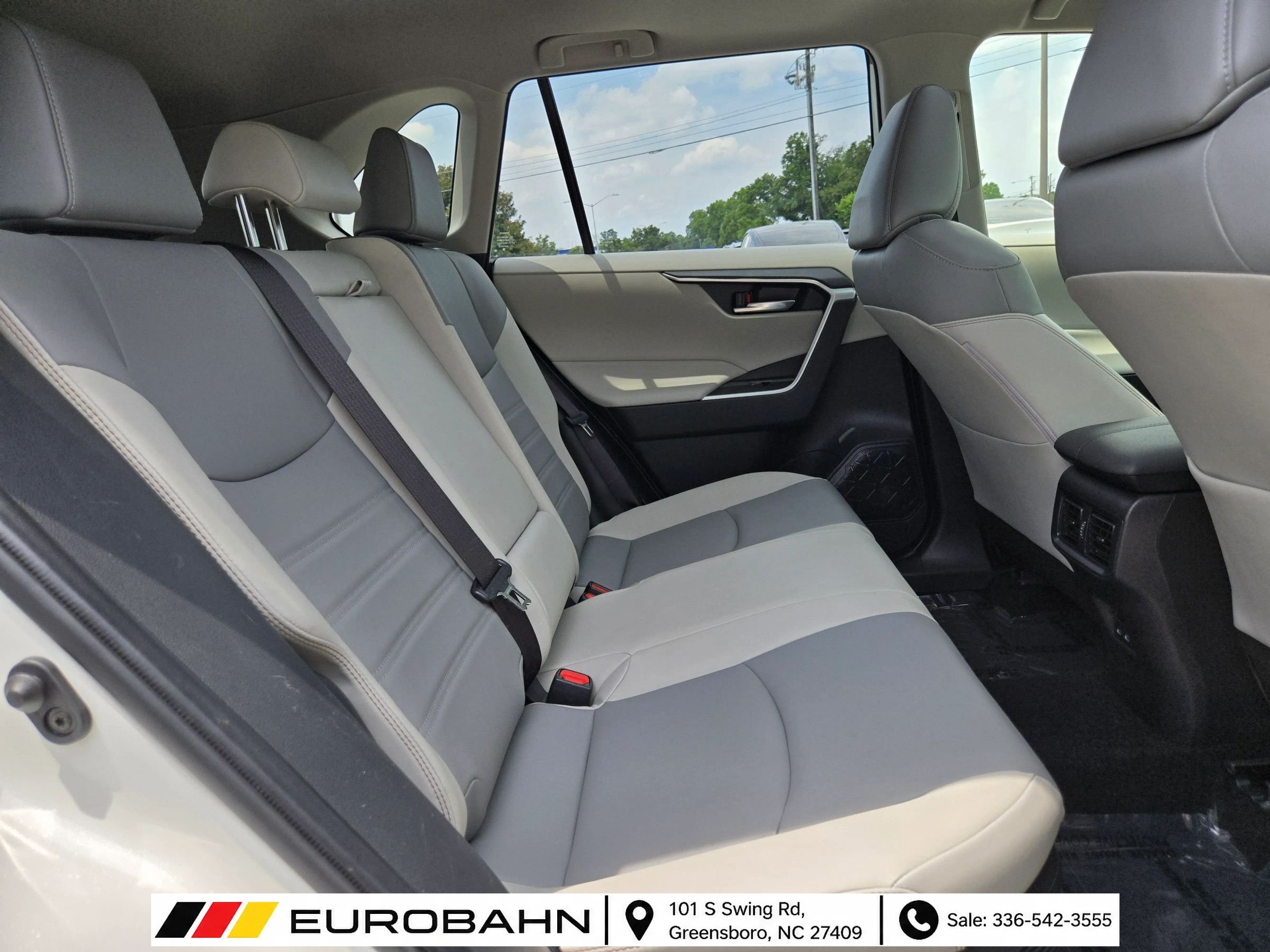 Used 2022 Toyota RAV4 XLE Premium AWD/4WD image 19