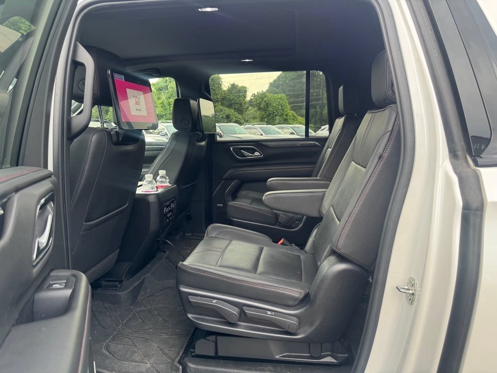 Used 2023 Chevrolet Suburban RST w/ Luxury Package AWD/4WD image 7