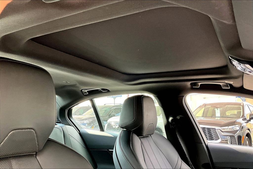 Used 2025 BMW 530i w/ Premium Package RWD image 20