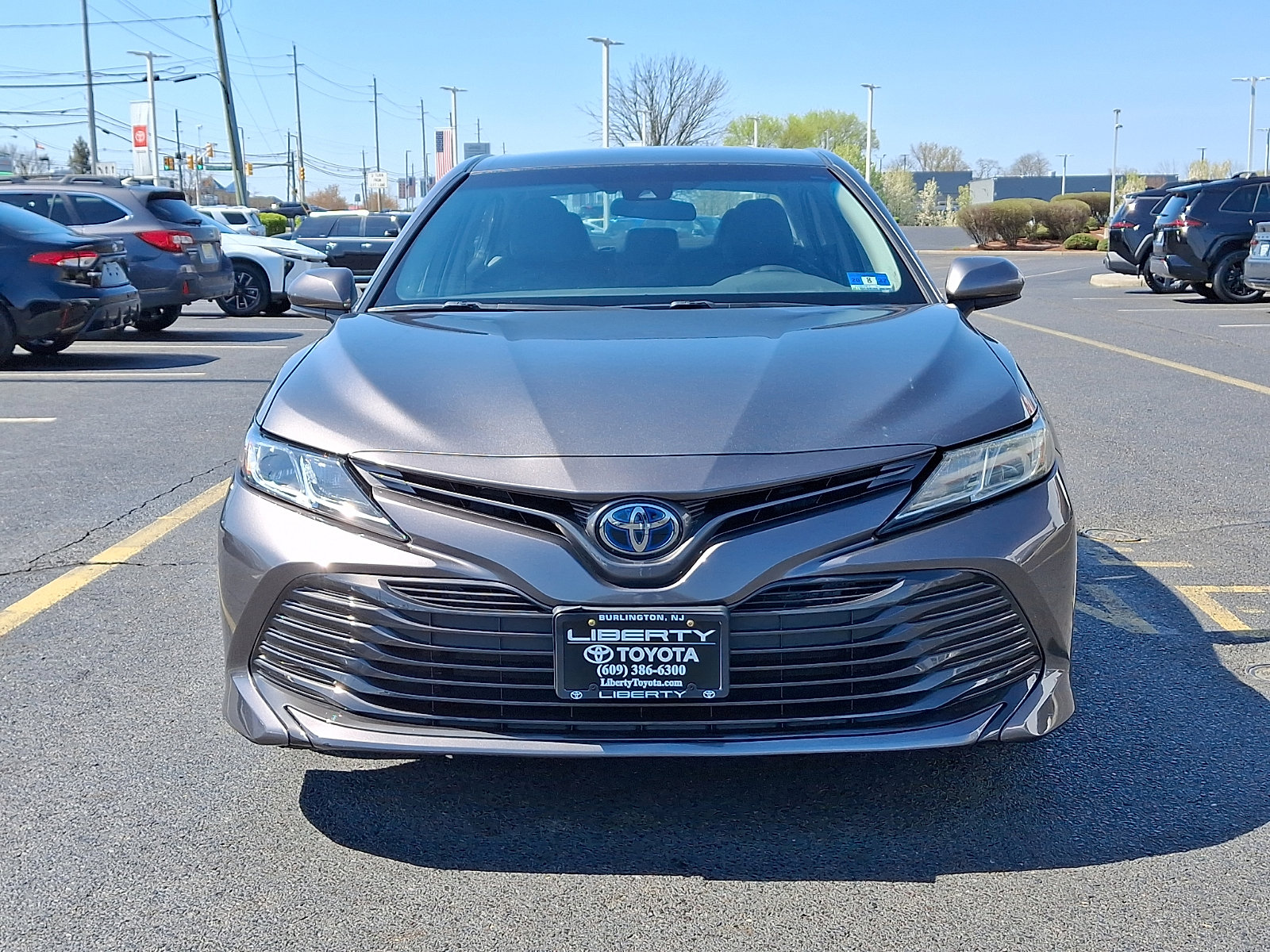 Used 2018 Toyota Camry LE image 2