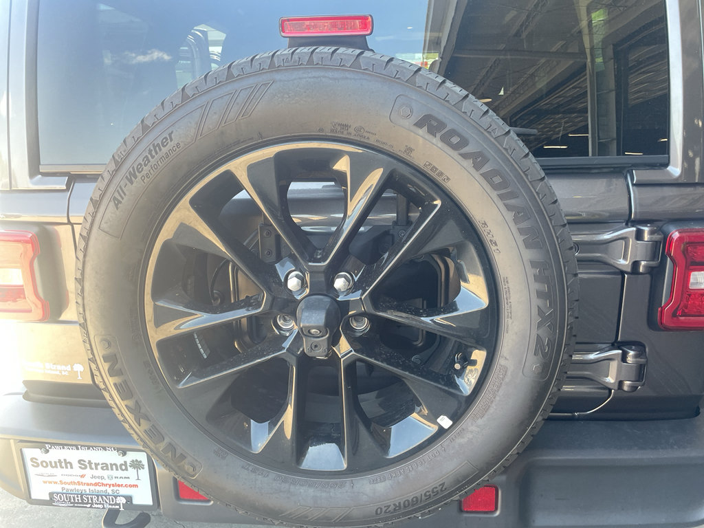 Used 2025 Jeep Wrangler Unlimited Sahara AWD/4WD image 18