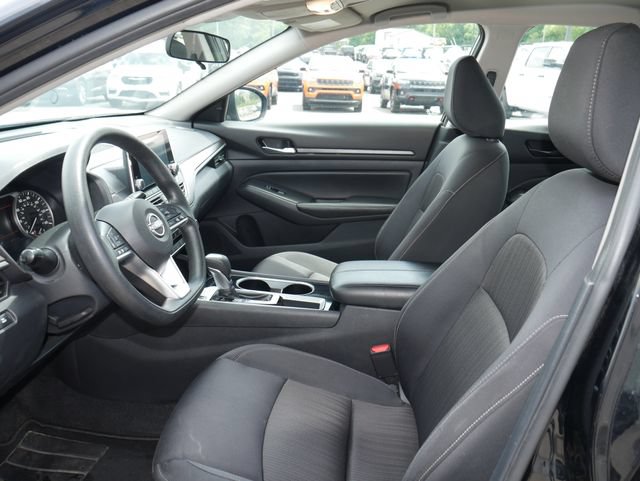 Used 2024 Nissan Altima 2.5 SV FWD image 2