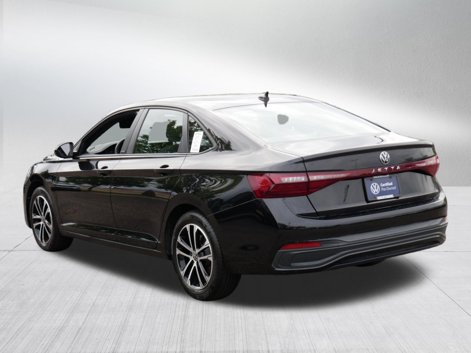 Certified 2025 Volkswagen Jetta Sport FWD image 5