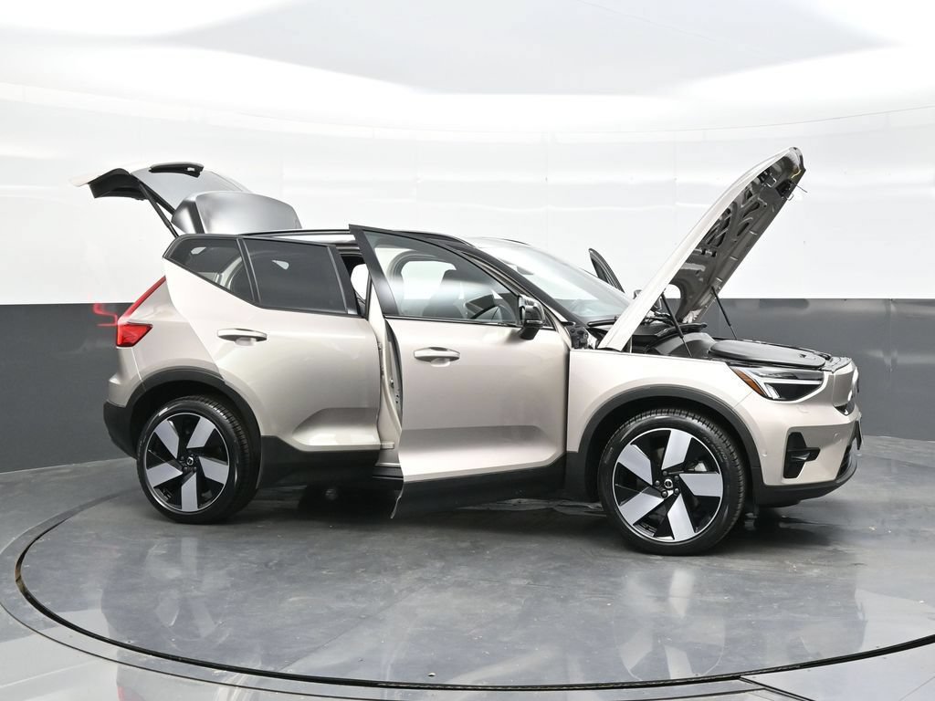 Used 2023 Volvo XC40 Recharge Plus AWD/4WD image 44