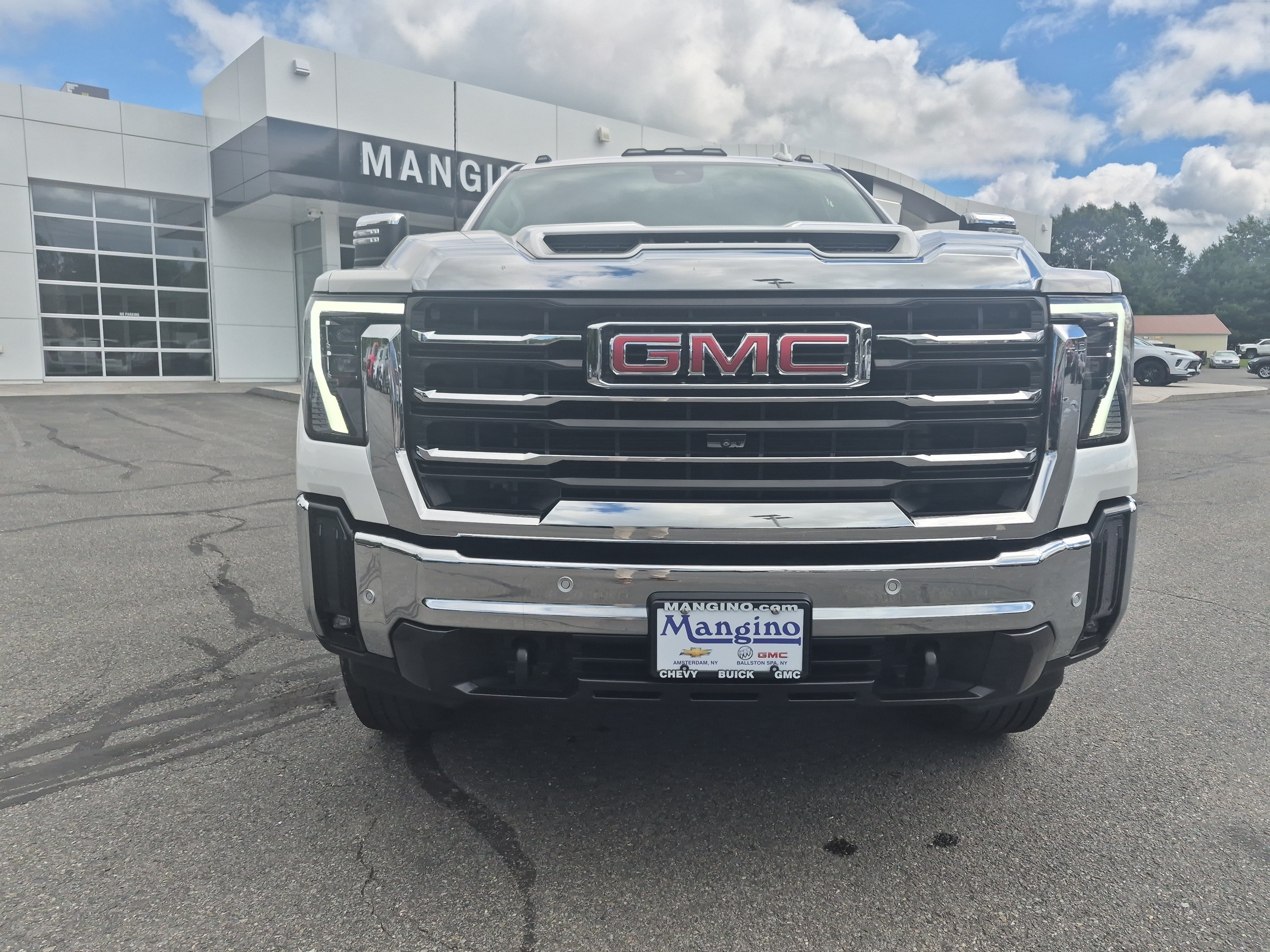 Used 2024 GMC Sierra 2500 SLT w/ SLT Premium Package AWD/4WD image 8