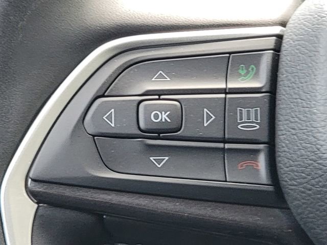 Certified 2023 Jeep Grand Cherokee Laredo w/ Luxury Tech Group I image 33