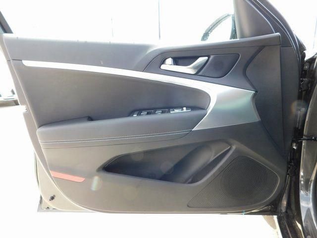 New 2026 Genesis G70 2.5T image 2