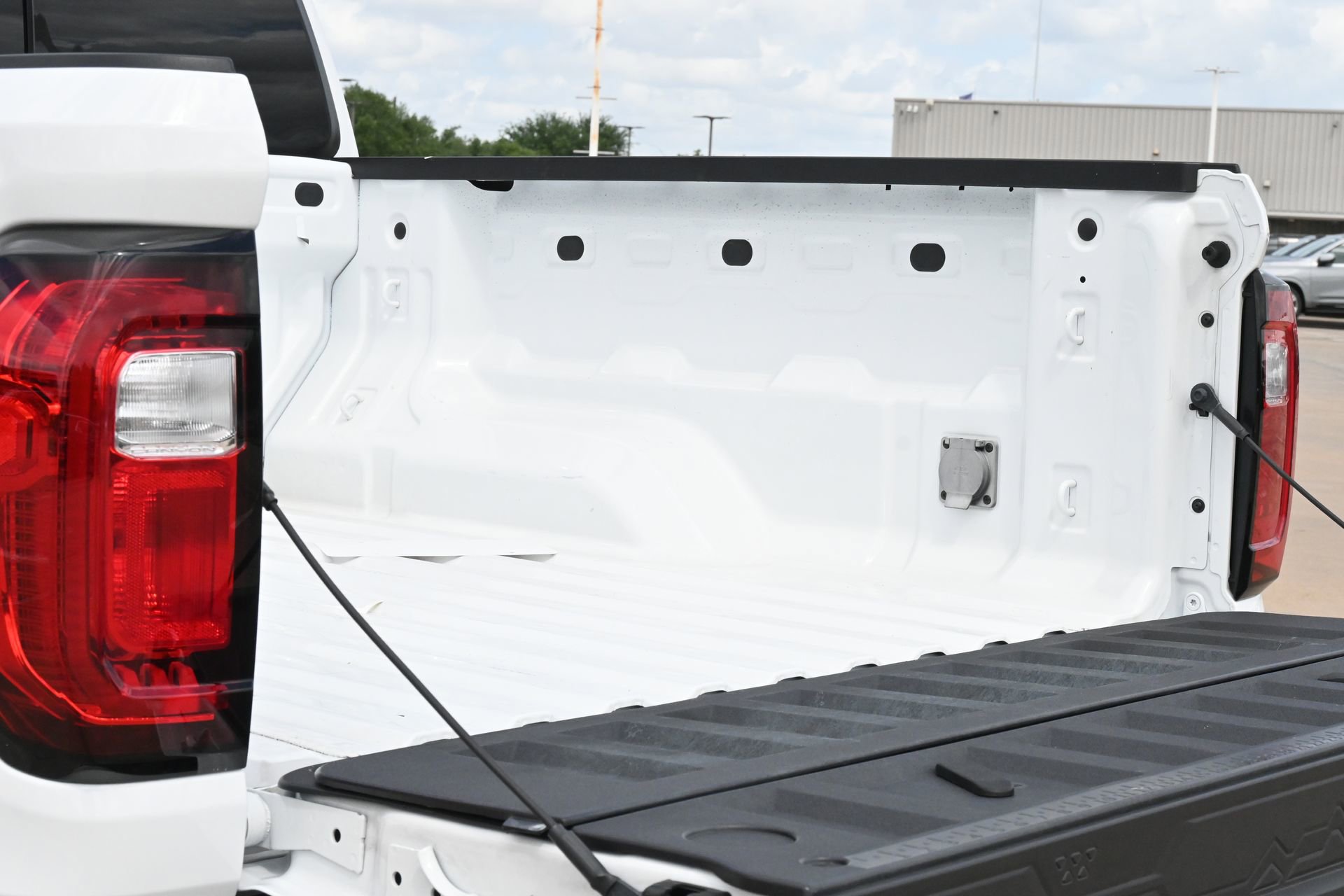 Used 2024 GMC Canyon AT4 w/ Technology Package AWD/4WD image 22