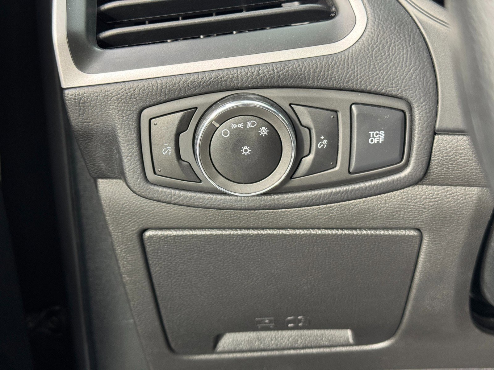 Used 2023 Ford Edge SE image 16