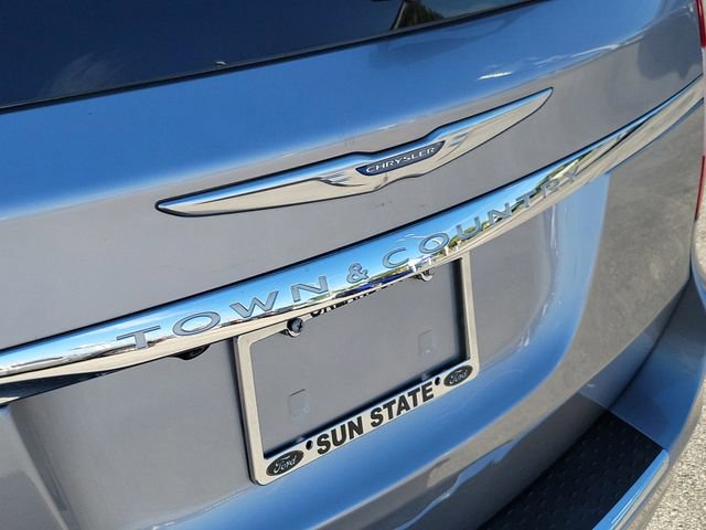 Used 2016 Chrysler Town & Country Touring FWD image 7