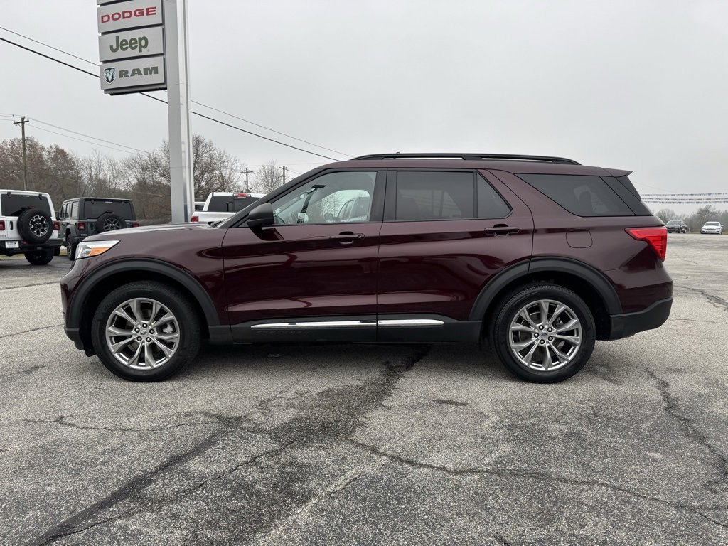 Used 2022 Ford Explorer XLT w/ Equipment Group 202A image 2
