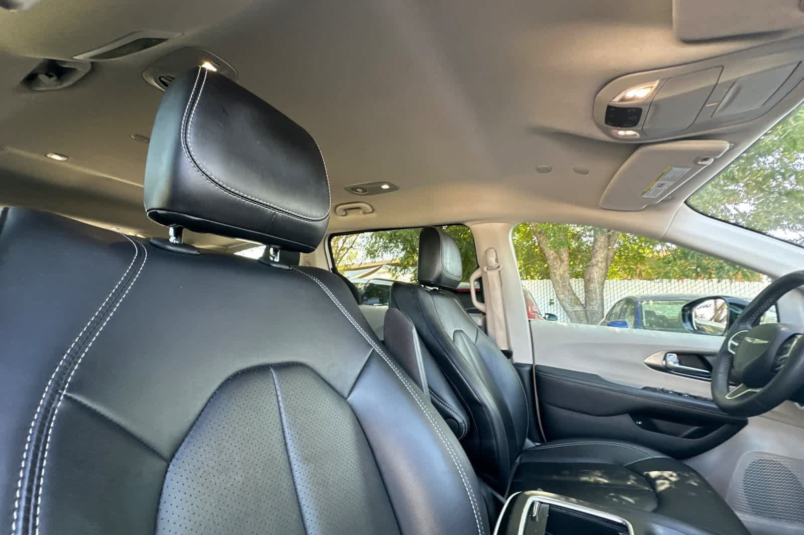 Used 2024 Chrysler Pacifica Limited FWD image 20