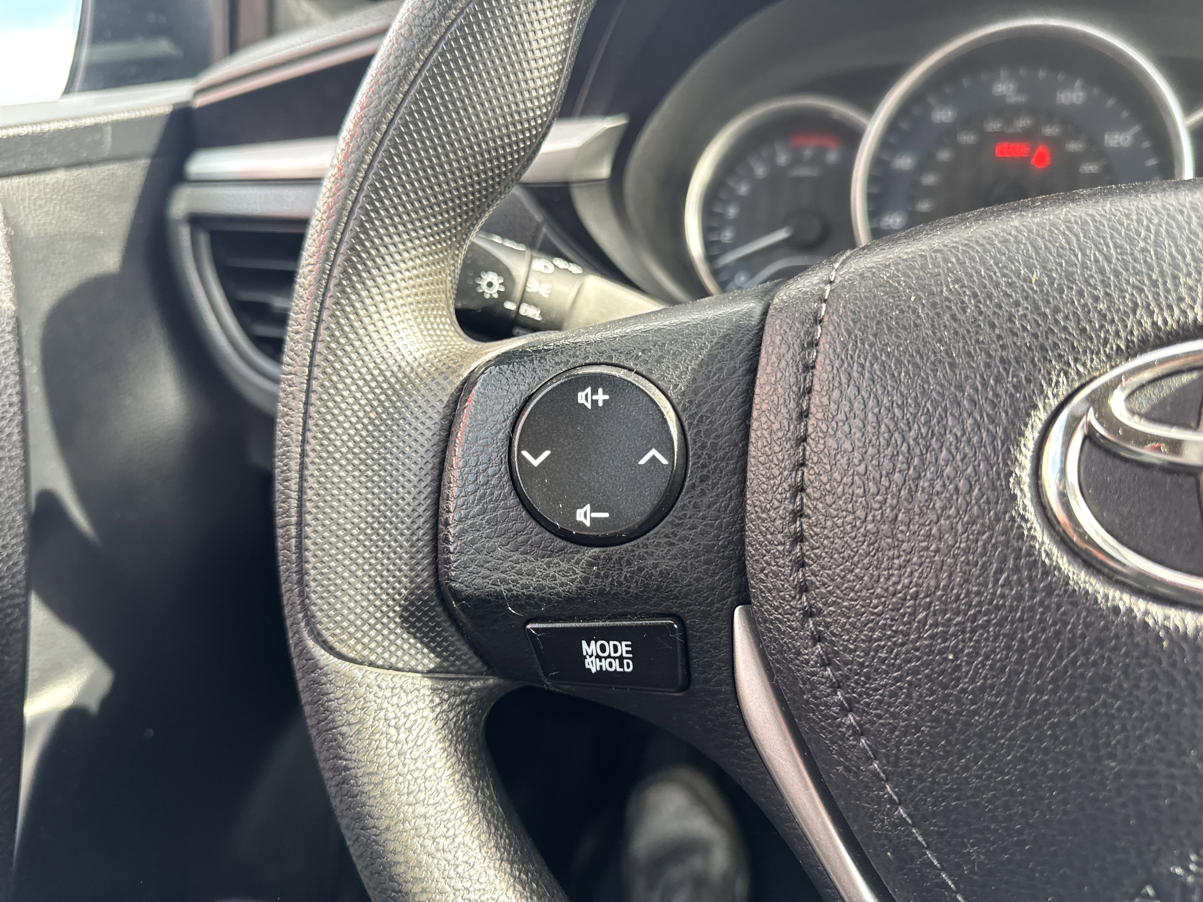 Used 2015 Toyota Corolla L FWD image 17
