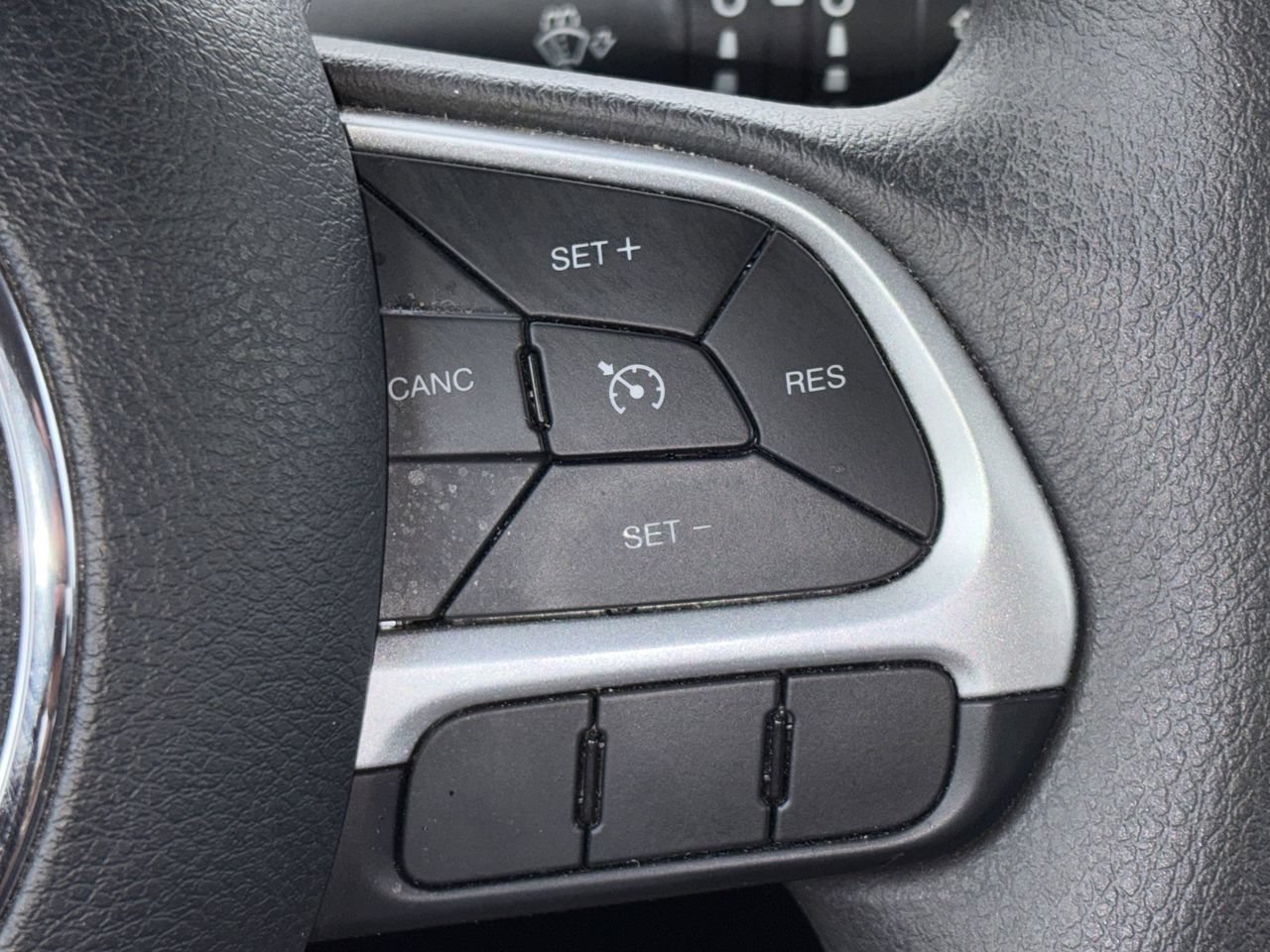 Used 2023 Jeep Renegade Latitude AWD/4WD image 15