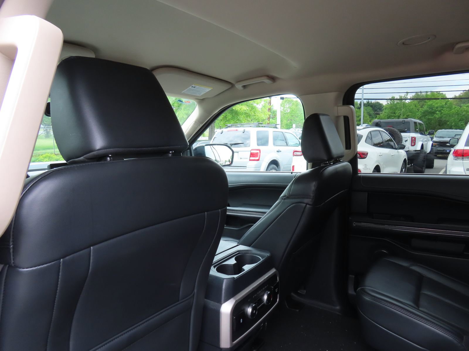 Used 2024 Ford Expedition XLT AWD/4WD image 31