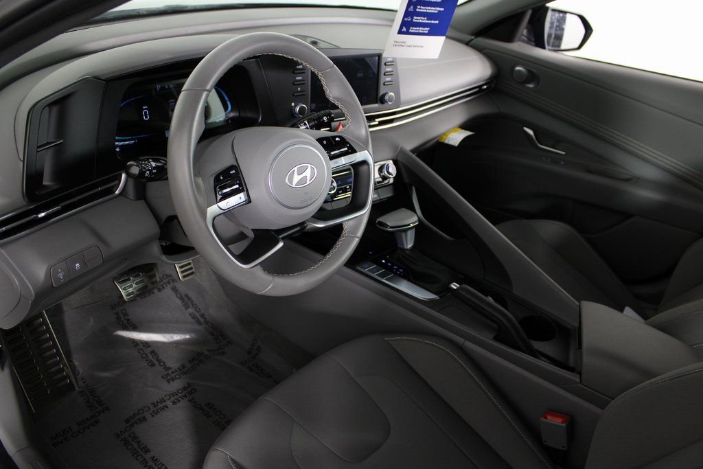 Certified 2025 Hyundai Elantra Sport image 4