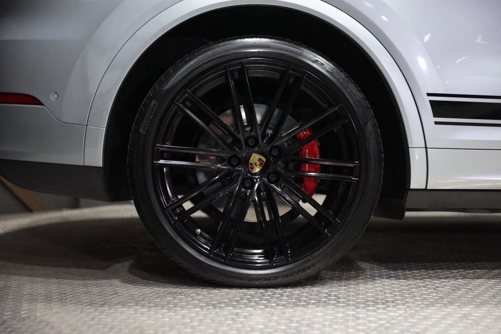 Used 2022 Porsche Cayenne Turbo image 7