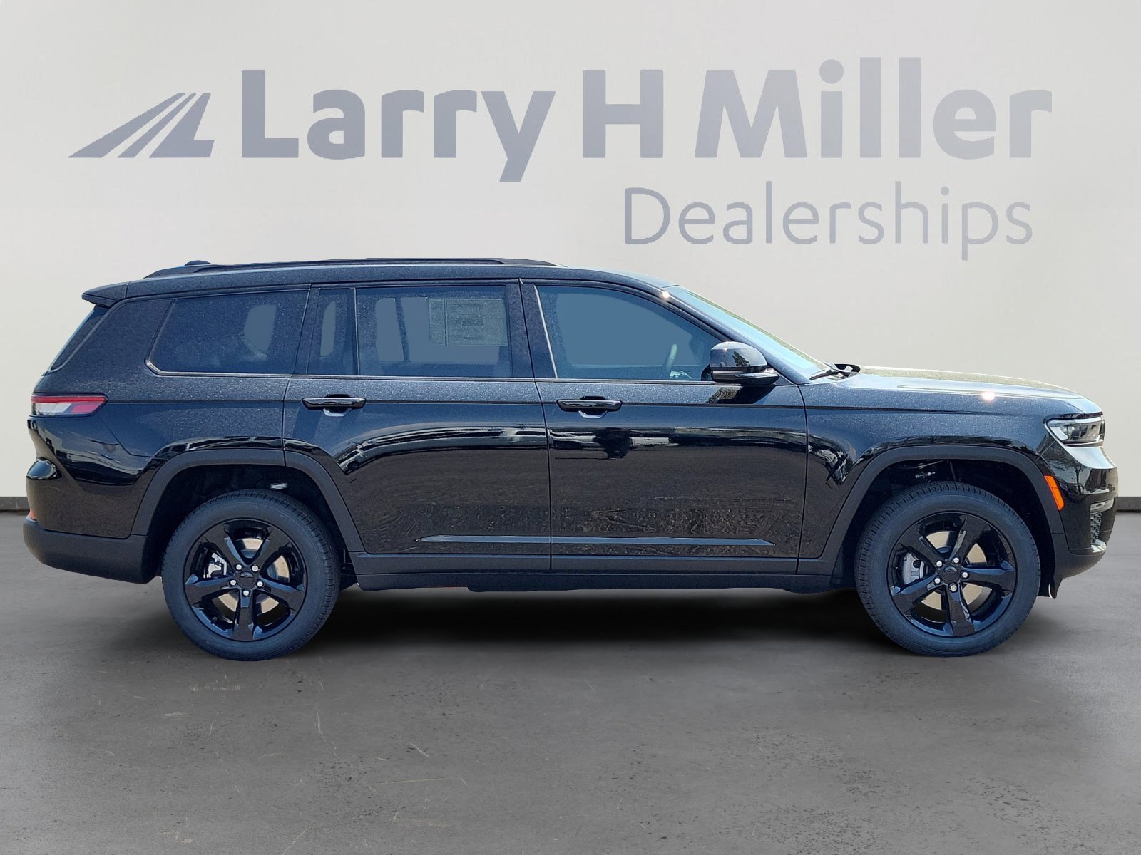 New 2025 Jeep Grand Cherokee L Limited w/ Black Appearance Package image 7