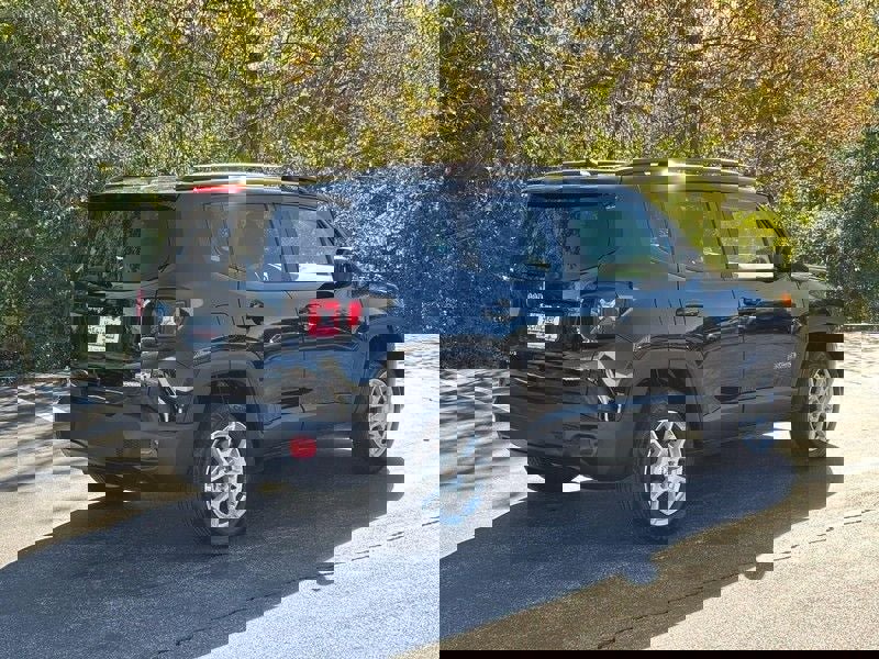 Used 2022 Jeep Renegade Latitude image 3