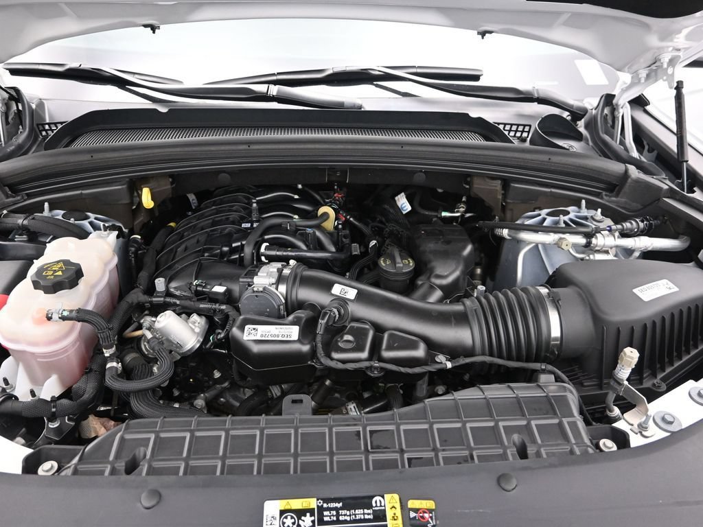 Used 2023 Jeep Grand Cherokee Laredo AWD/4WD image 24