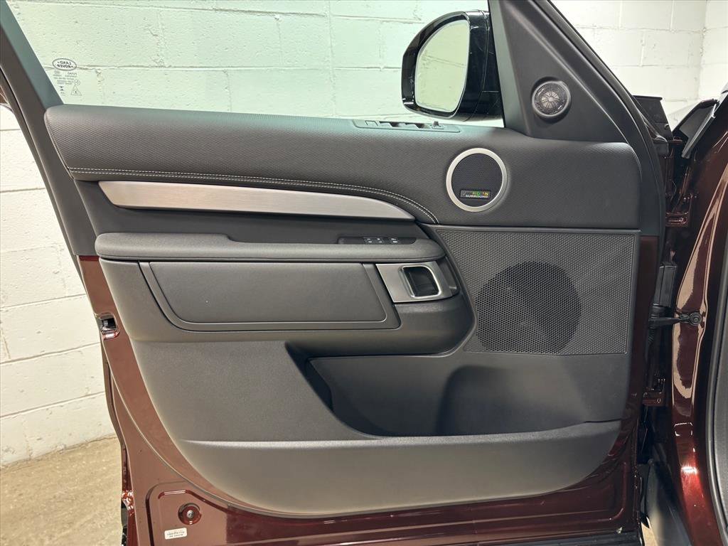 New 2026 Land Rover Discovery Limited Edition AWD/4WD image 25