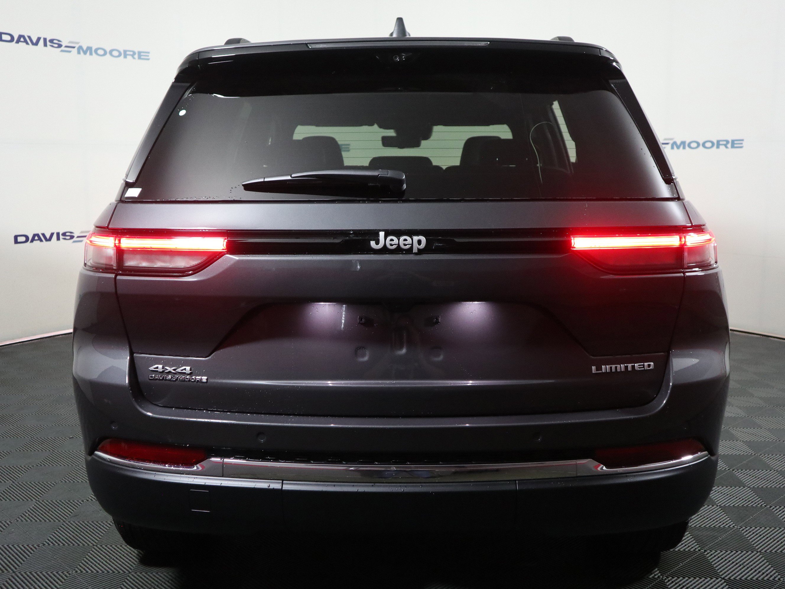 New 2025 Jeep Grand Cherokee Limited w/ Luxury Tech Group II image 7