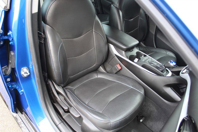 Used 2018 Chevrolet Volt LT w/ LT Driver Confidence Package image 25