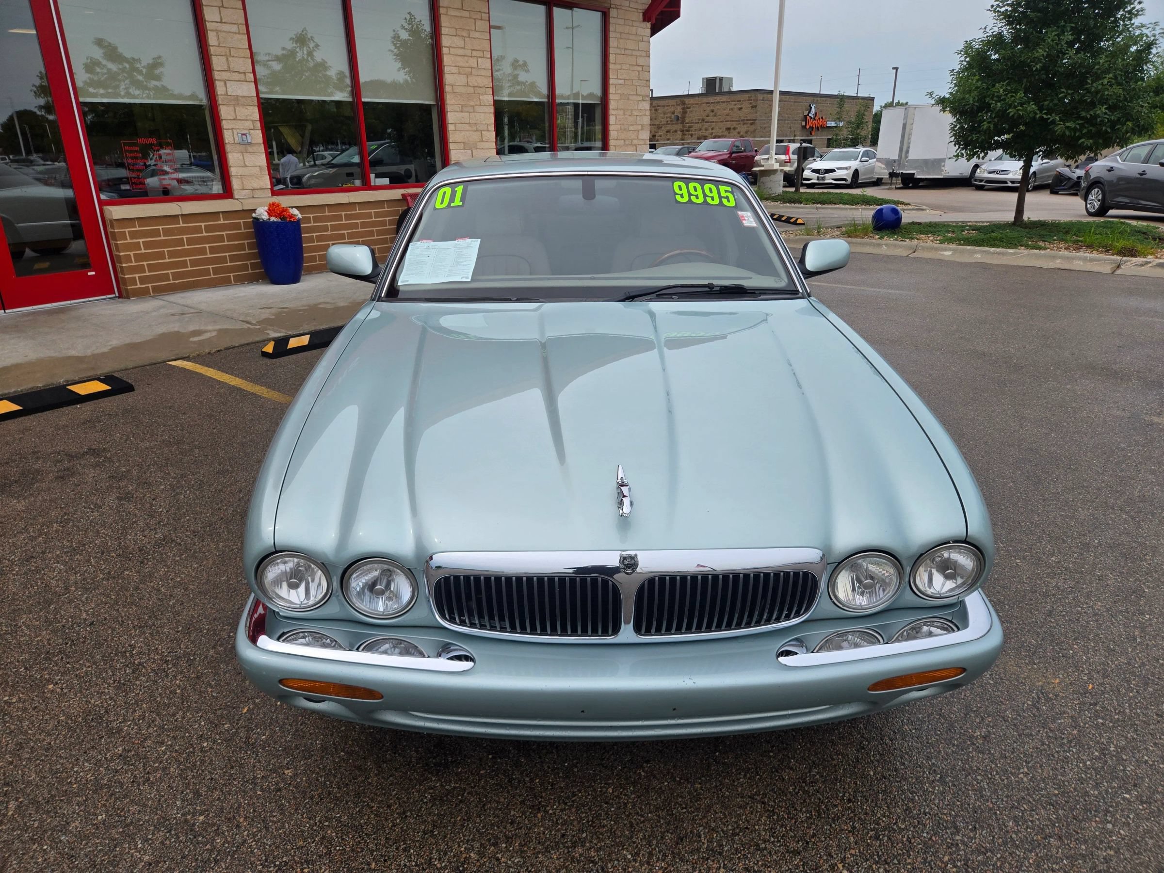 Used 2001 Jaguar XJ8 RWD image 2