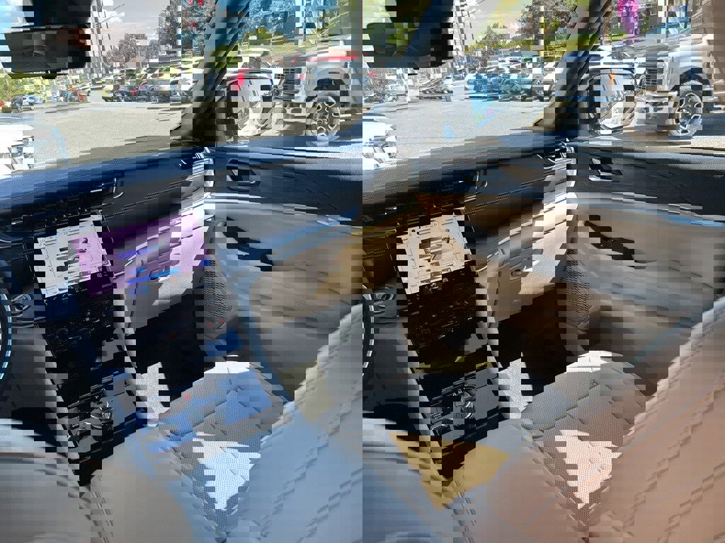 Used 2024 Jeep Grand Cherokee Limited w/ Luxury Tech Group II image 15