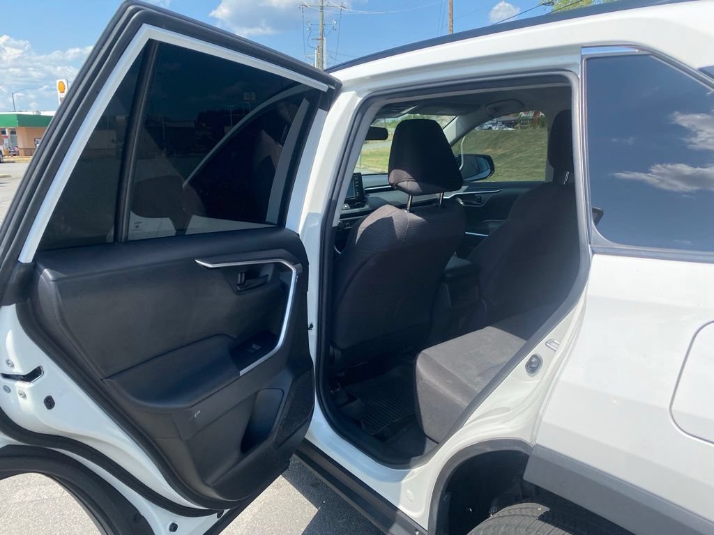 Used 2021 Toyota RAV4 LE FWD image 28