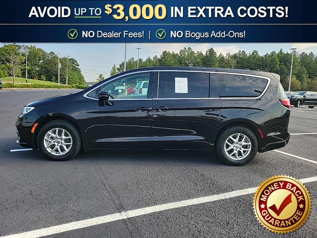 Used 2024 Chrysler Pacifica Touring-L FWD image 5