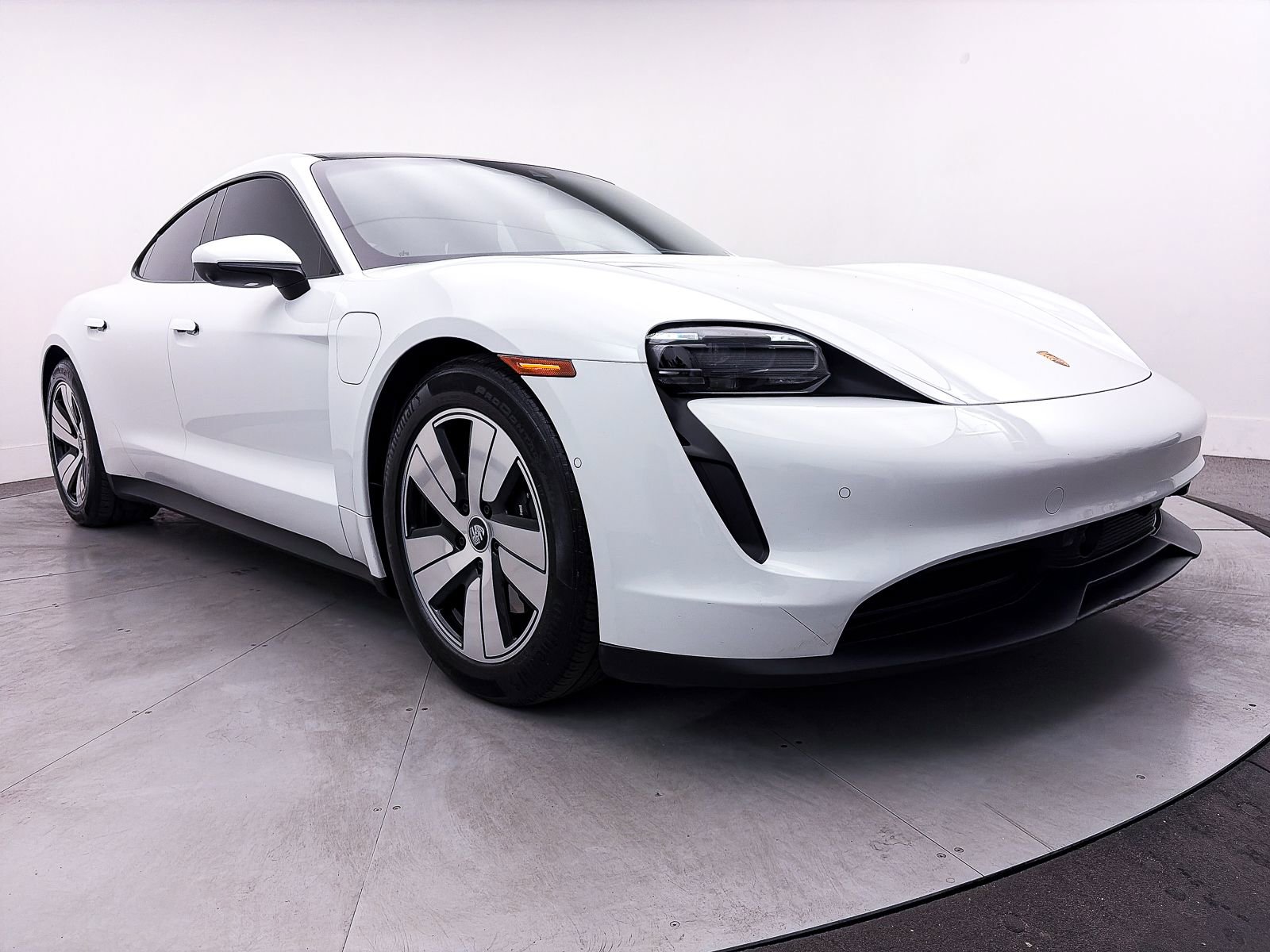 Used 2023 Porsche Taycan w/ Premium Package image 33