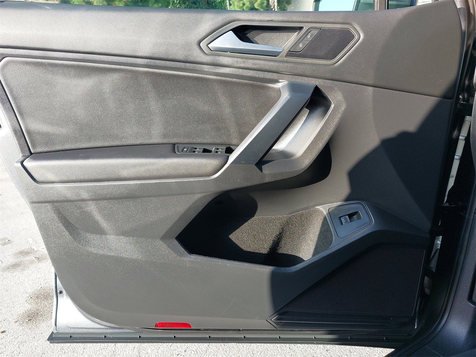 Used 2021 Volkswagen Tiguan SEL image 28