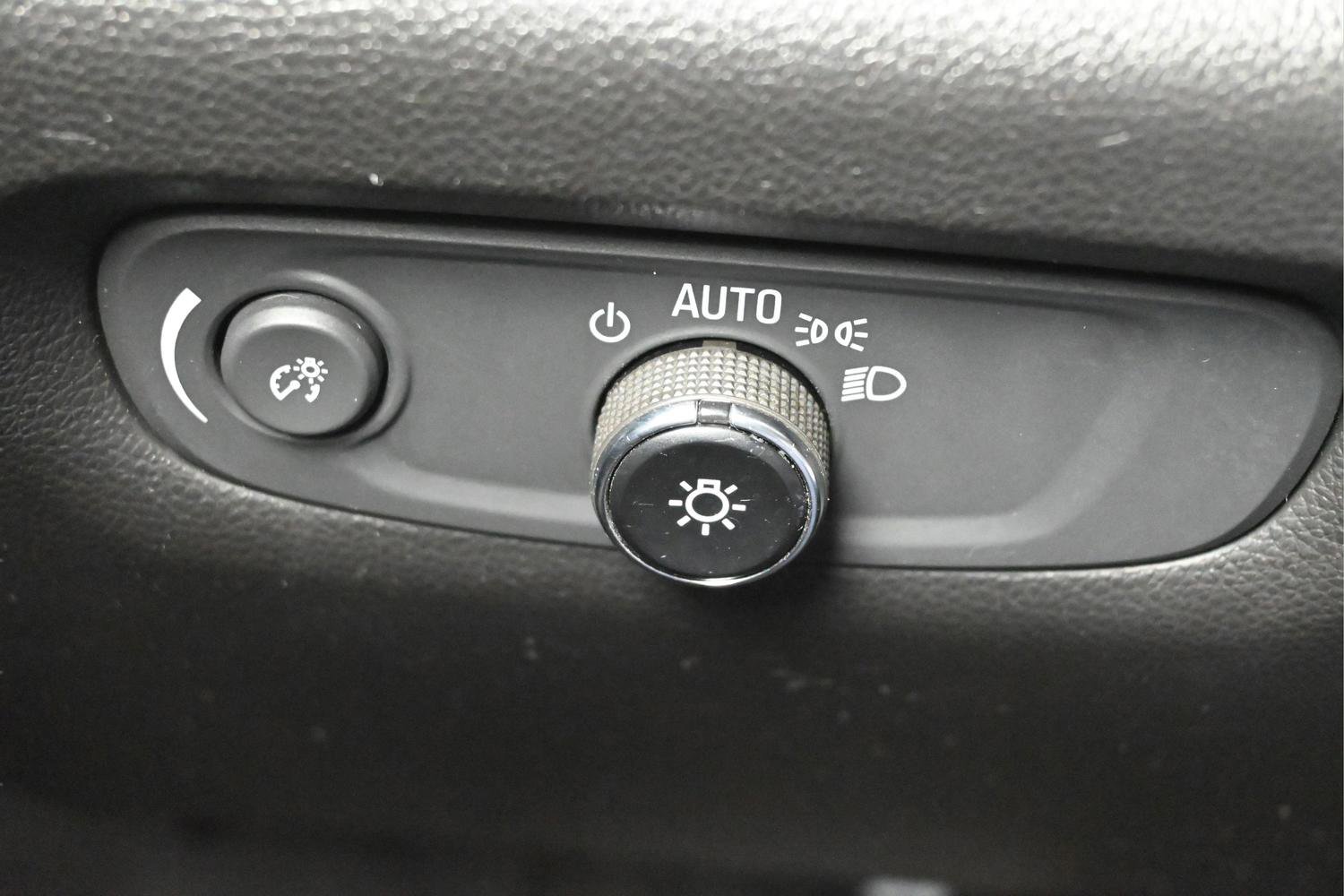 Used 2023 Chevrolet Traverse LT image 17