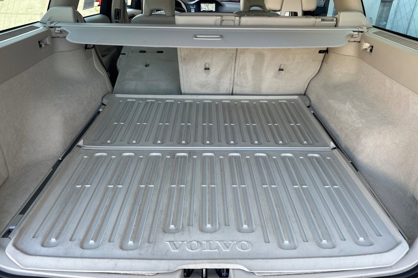 Used 2016 Volvo XC70 T5 Platinum w/ Protection Package image 17