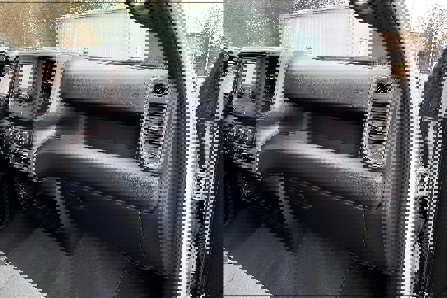 Used 2024 RAM 3500 Tradesman w/ Chrome Appearance Group image 16