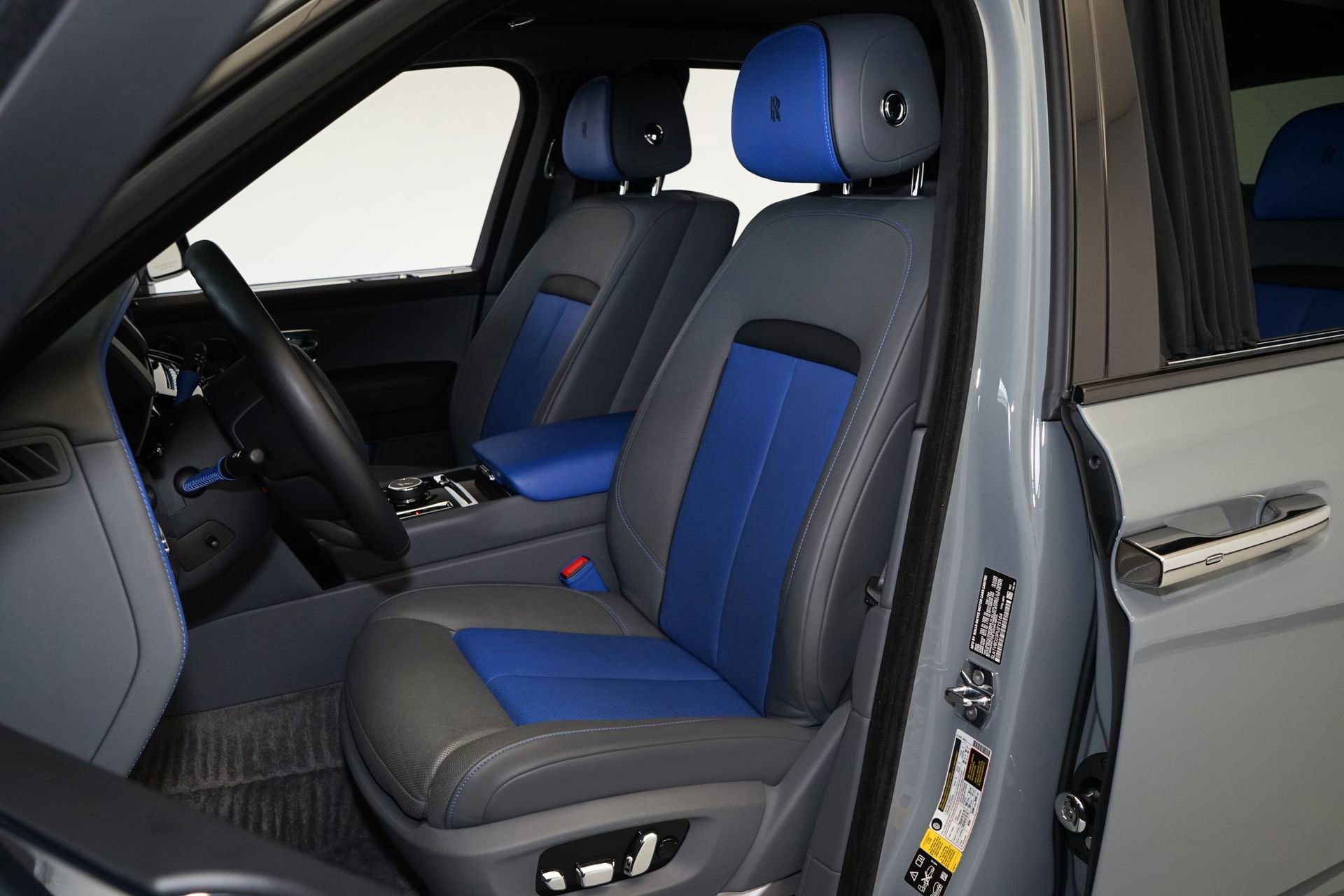 Used 2023 Rolls-Royce Cullinan Black Badge w/ Driver's Package image 11