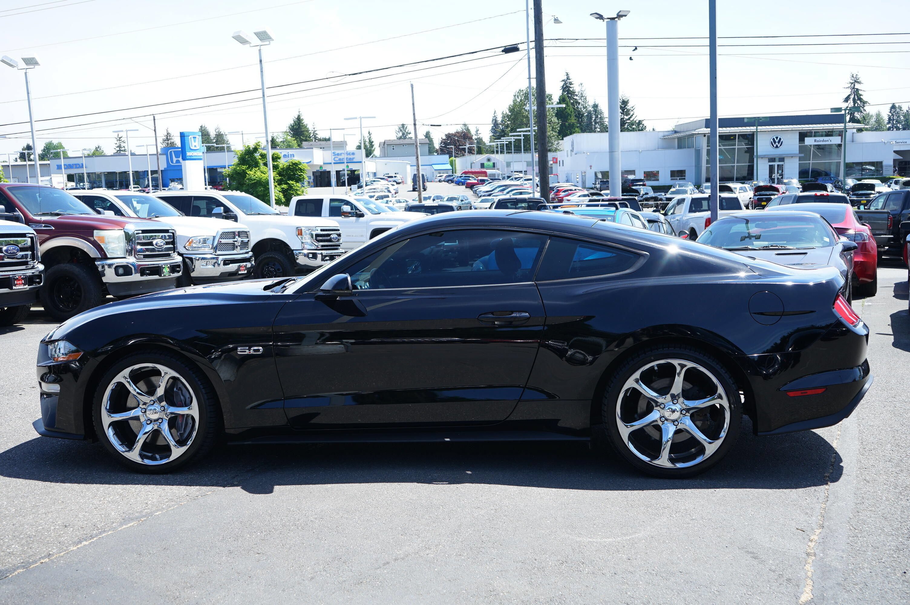 Used 2018 Ford Mustang GT Premium w/ GT Performance Package RWD image 2
