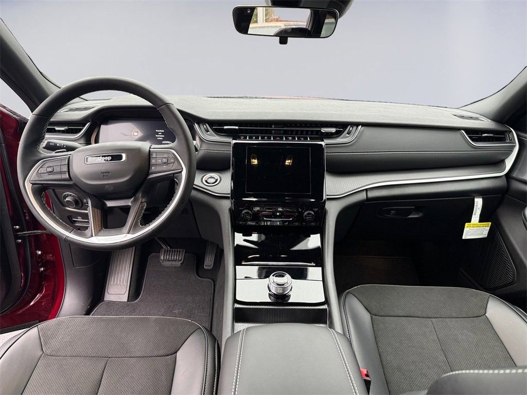 New 2025 Jeep Grand Cherokee Altitude image 12