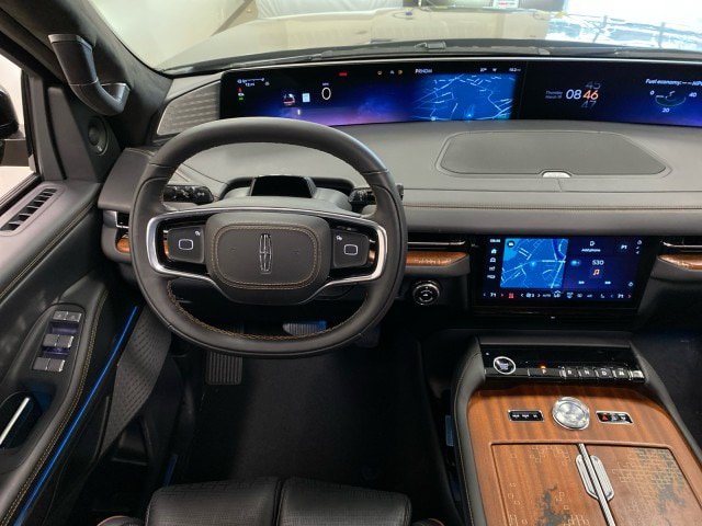 New 2026 Lincoln Navigator L Black Label AWD/4WD image 16